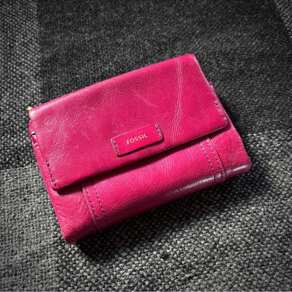 Fossil Fuchsia Leather Wallet